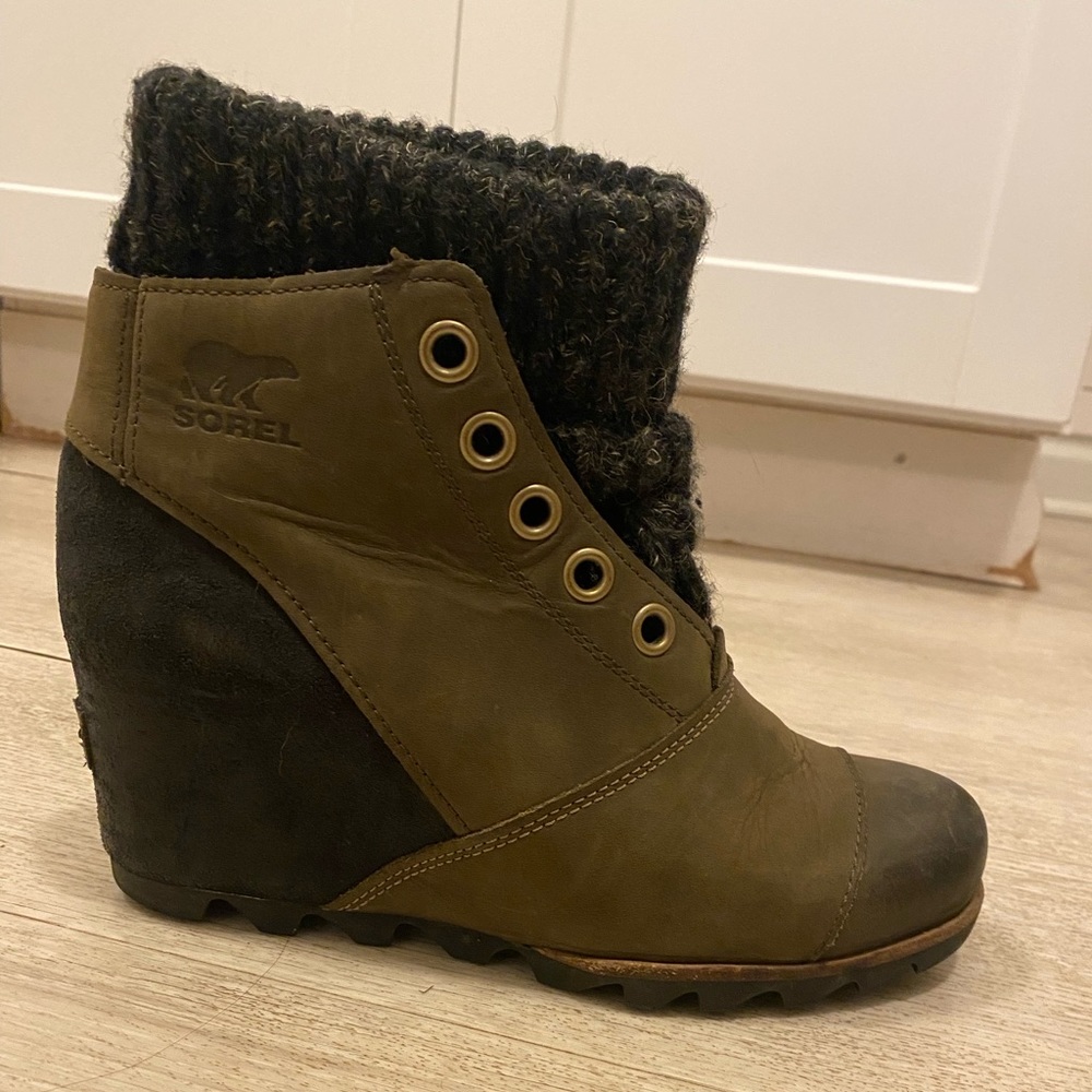 Sorel Joanie Sweater Wedge Boots 🤍